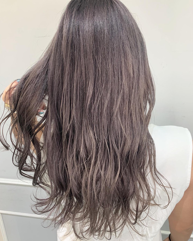 パープルアッシュの髪色