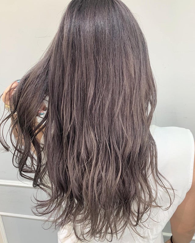 パープルアッシュの髪色