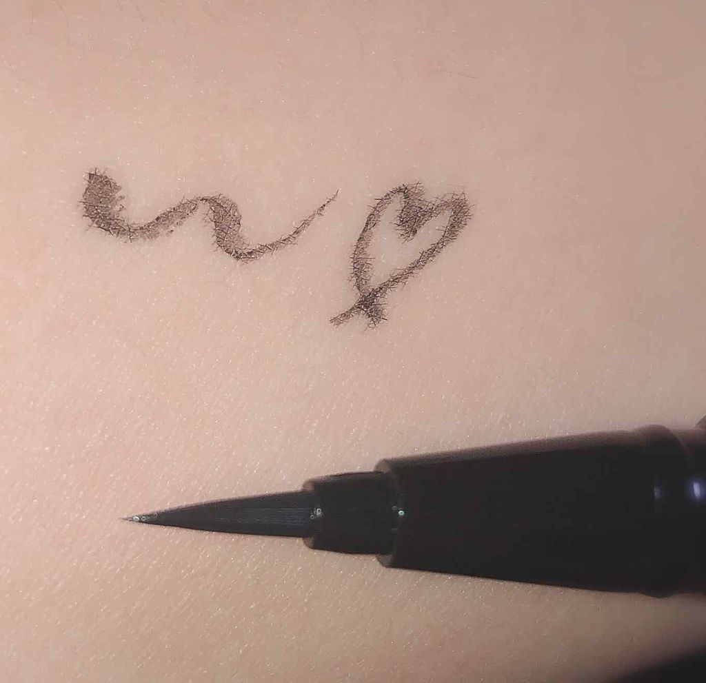 ウォータープルーフ リキッドアイライナー/CAROME./リキッドアイライナーを使ったクチコミ（2枚目）