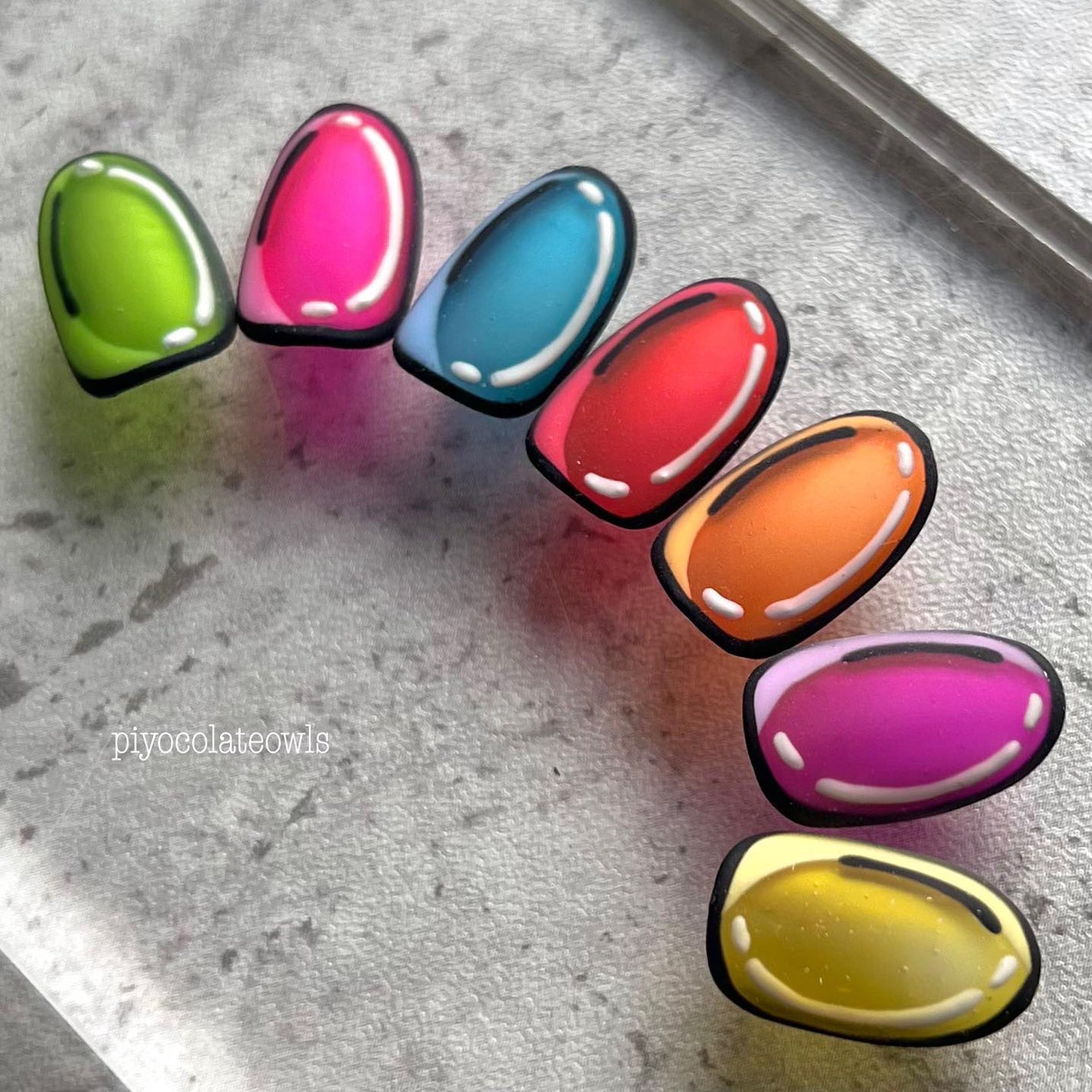 ぴよこれいと あうるす on LIPS 「昨日出させて頂いたコミックネイルのリールの静止画です。最近流行..」(3枚目)