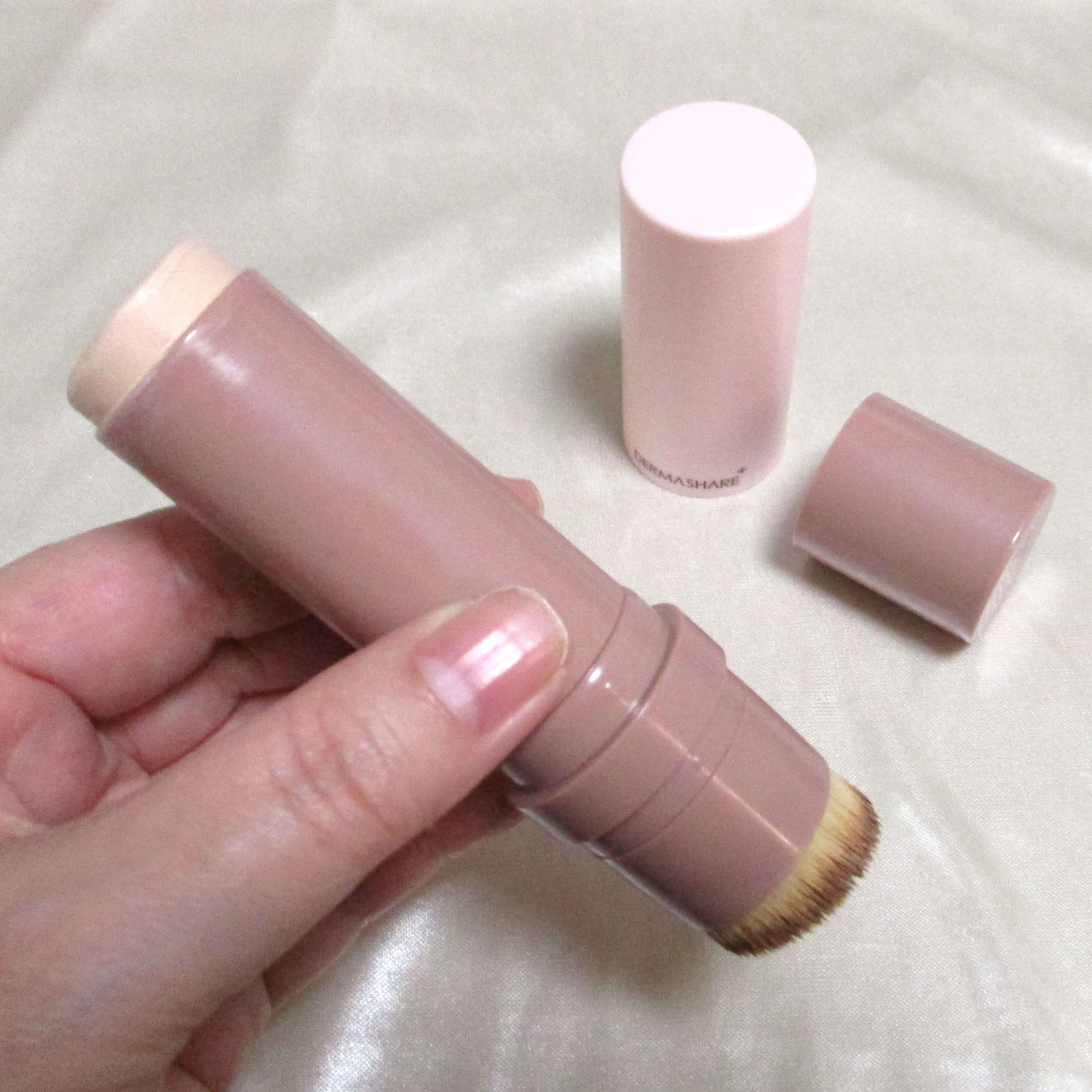 ヴィーガンナチュラルカバースティックファンデーション/DERMASHARE/その他ファンデーションを使ったクチコミ（2枚目）