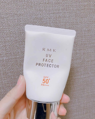 RMK UVフェイスプロテクター50
SPF50➕ PA➕➕➕➕

いつも朝化粧水の後に塗ってます
この日焼け止めのあと化粧下地、ファンデーションをぬってます
やはり、普通の日焼け止めよりはお高いので顔