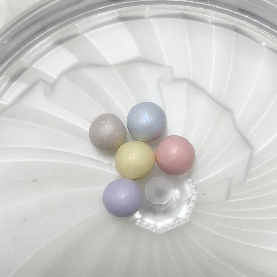 JILL STUART ブリリアントジュエル フェイス＆ボディパウダーのクチコミ「✨ジルスチュアート✨

,:*~*:,_,:*~*:,_,:*~*:,_,:*~*:,_,:*.....」（3枚目）