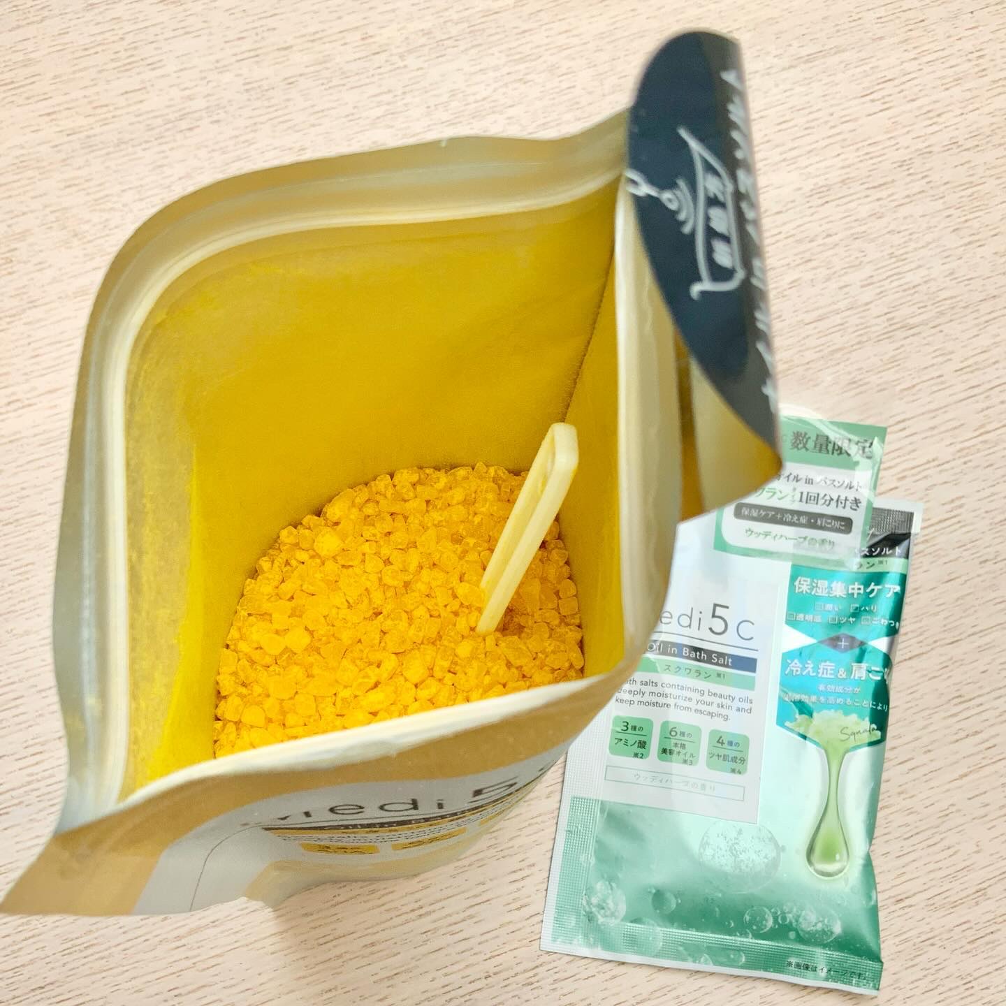 薬用オイルinバスソルト  ビタミンC誘導体 /Medi5C/ボディグッズを使ったクチコミ（2枚目）