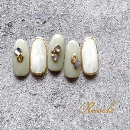 naomi on LIPS 「シェルが可愛いすぎる𓇢輝きもオーロラ感があって色も形も絶妙で..」(1枚目)