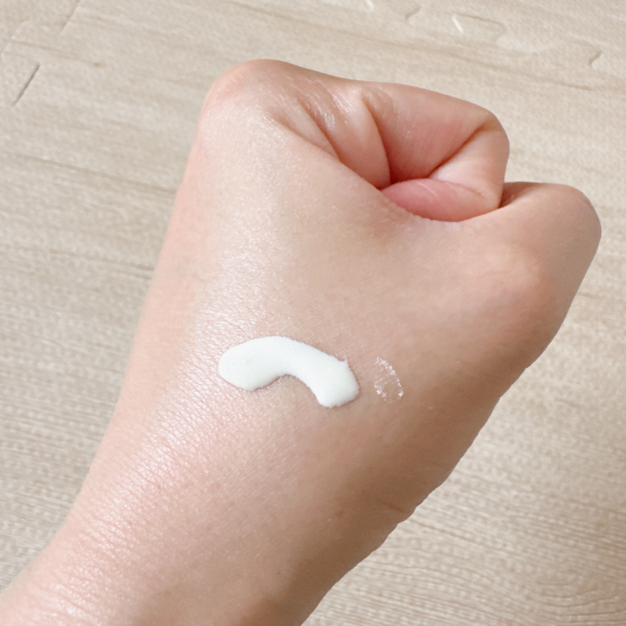 ビオレUV　アクアリッチ　アクアハイライトローション（水層ハイライトUV）/ビオレ/日焼け止めローションを使ったクチコミ（3枚目）