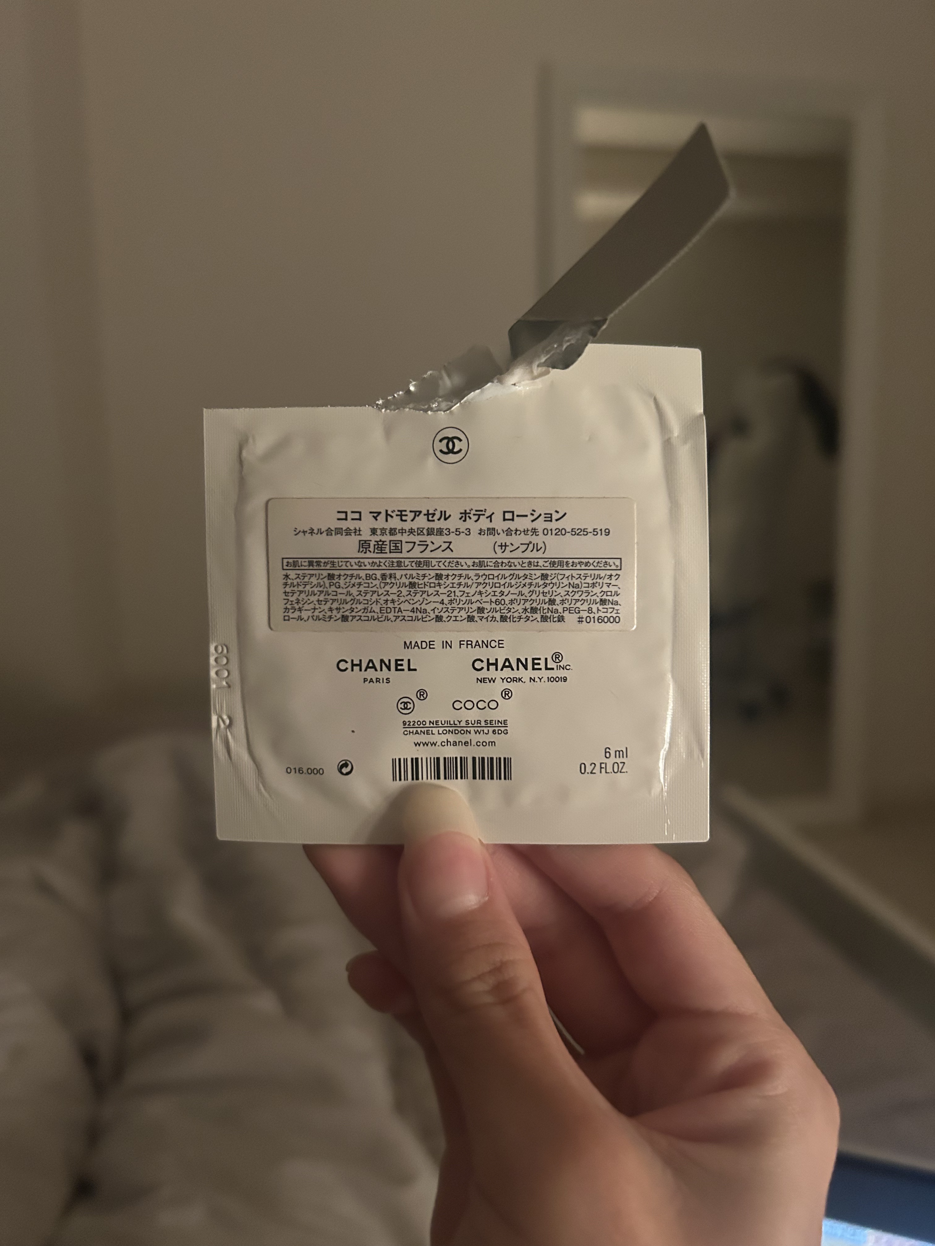 CHANEL ココ マドモアゼル ボディ ローションのクチコミ「夜塗って寝て朝起きた時も会社から帰ってきてからも自分から匂い嗅ぎに行ったら匂いするけど普通に過.....」（2枚目）