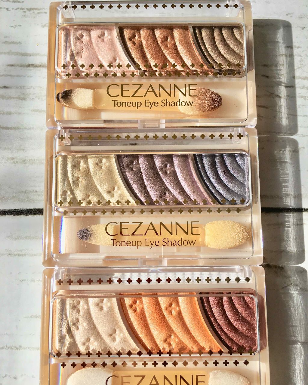 トーンアップアイシャドウ/CEZANNE/アイシャドウパレットを使ったクチコミ(1枚目)