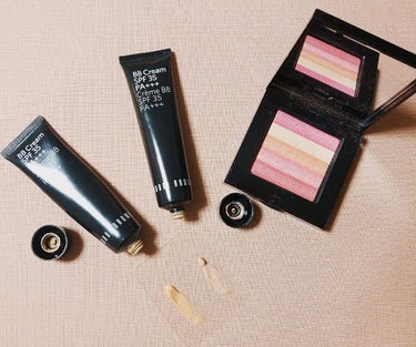 BOBBI BROWN♡
私に欠かせない化粧品のひとつ。

【シマーブリック ネクター】
アイシャドウでもあり、フェイスパウダーでもあり、チークでもあり、シェーディングでもある万能コスメ
ツヤが欲しいと