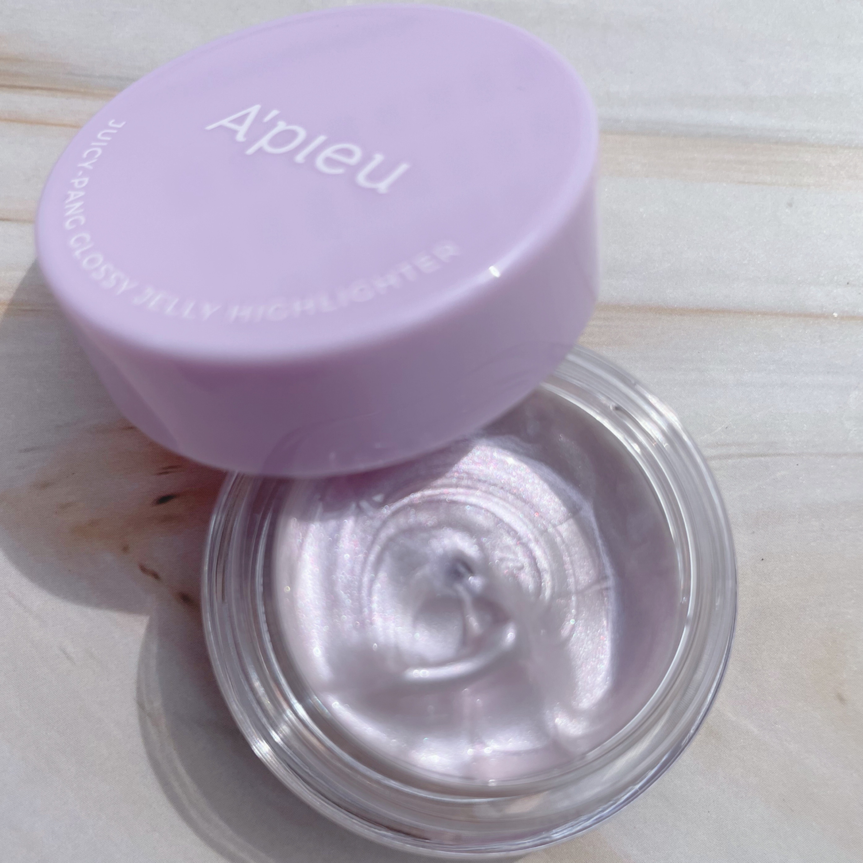 ジューシーパン グロッシージェリーハイライター 2 ピンクシェル/A’pieu/クリームハイライトを使ったクチコミ（1枚目）