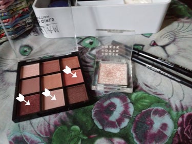 UR GLAM　BLOOMING EYE COLOR PALETTE/U R GLAM/パウダーアイシャドウを使ったクチコミ（1枚目）