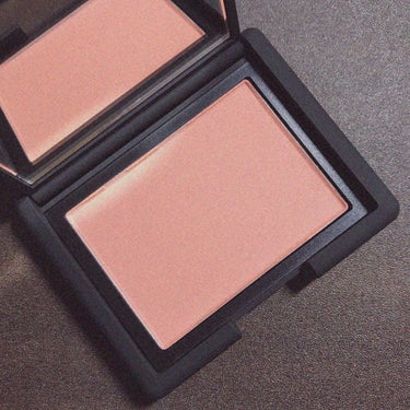 🥀NARS - Blush #gina

NARSのチークの中でも有名な色なだけあって、
アプリコット系の使いやすい色です🍑
今までなんで買わなかったのかってくらい使いやすいです！

✁ ✃ ✁ ✃ ✁