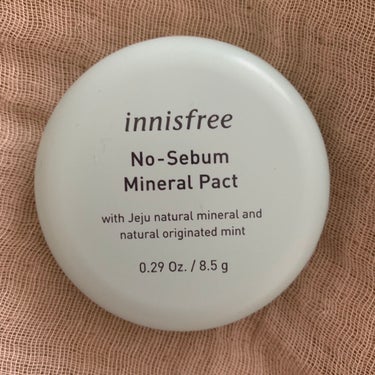 #スウォッチ

innisfree ノーセバム ミネラルパクト N

イニスフリーの大人気パウダーのパクトパージョンを購入してみました！

通常バージョンは以前購入したことがあるので効果と使用感は満足し