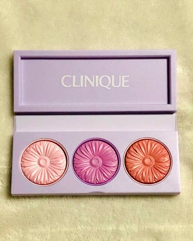 💄CLINIQUE チーク ポップ
　 ホリデイ コレクション クール


＜内容＞　　※写真1枚目左から順番に！
🌼21 バレリーナ ポップ(限定色)
🌼15 パンジー ポップ
🌼14 ヘザー ポップ