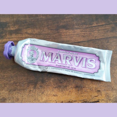 MARVIS

Jasmin Mint     75ml



イタリア製の歯磨き粉です。

爽やかなジャスミンと、ミントの香りがします🌿

泡立ちはやや少なめですが、

さっぱりとした磨き上がりです。