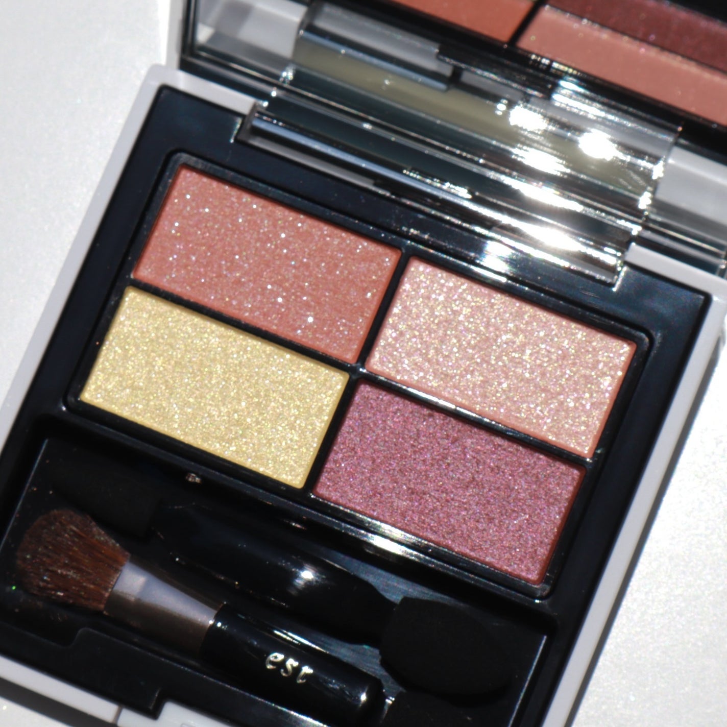 エスト ノーブル ブライト アイシャドウ/est/パウダーアイシャドウを使ったクチコミ(2枚目)