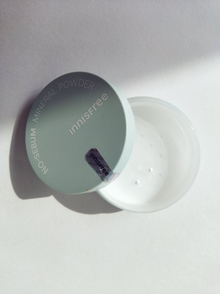 ノーセバム　ミネラルパウダー　N/innisfree/ルースパウダーを使ったクチコミ（2枚目）
