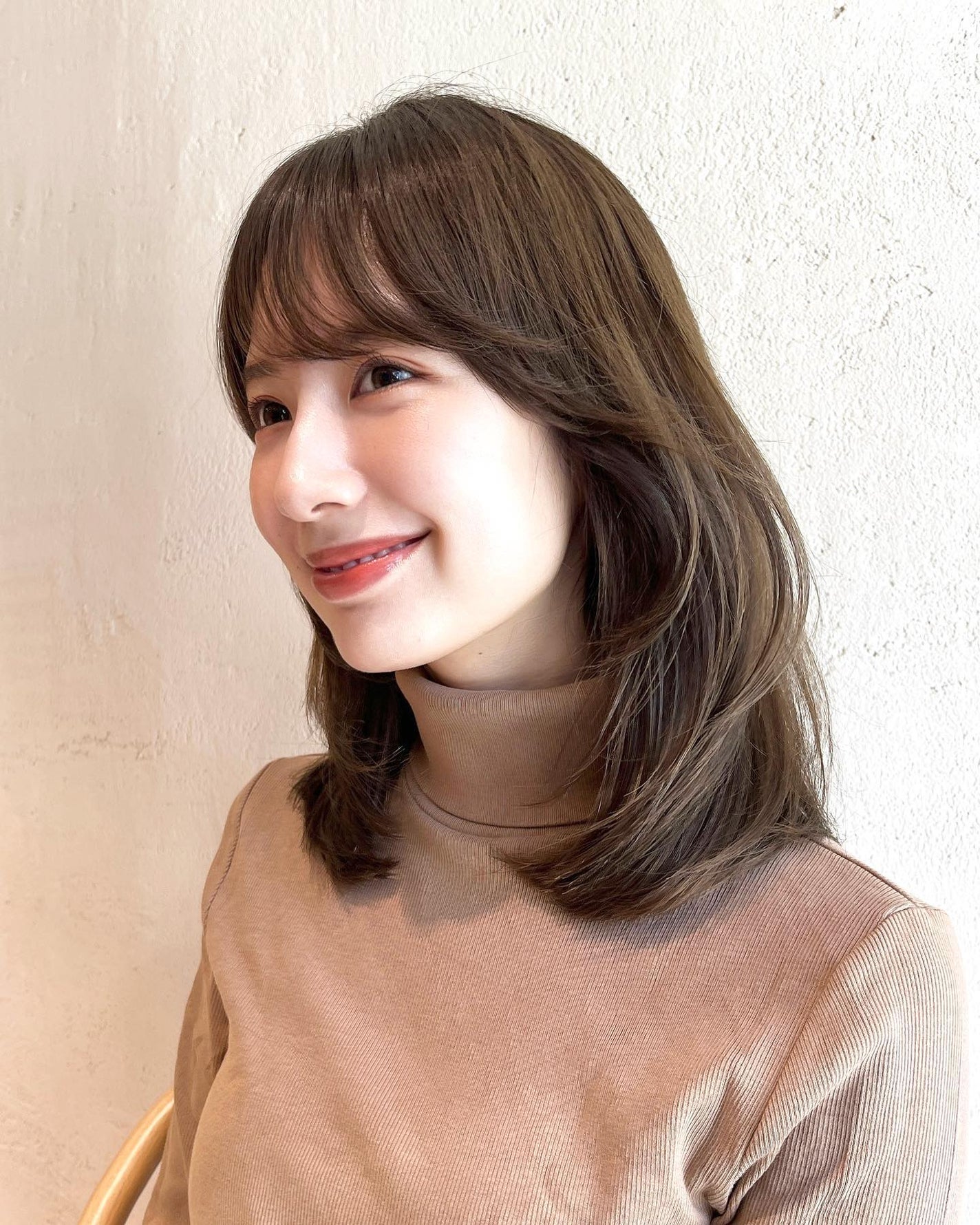 HARUNA on LIPS 「おしゃれなミディアムレイヤーカット💇🏼♀️ふわっとお上品に仕..」(3枚目)