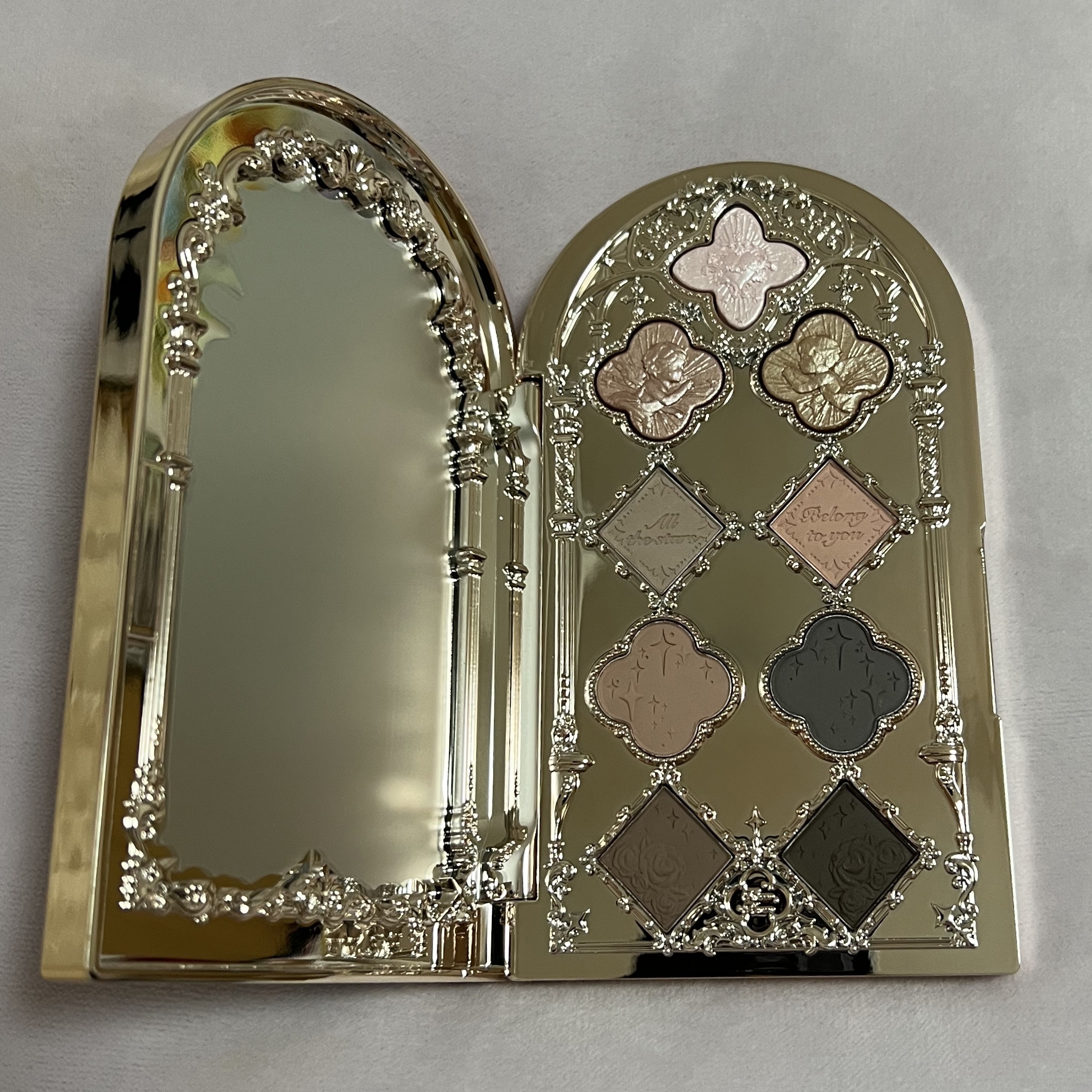 フラワーノーズ リトルエンジェルコレクション 9色アイシャドウパレット 01 Eden's Angel (伊甸天使)/FlowerKnows/アイシャドウパレットを使ったクチコミ（2枚目）