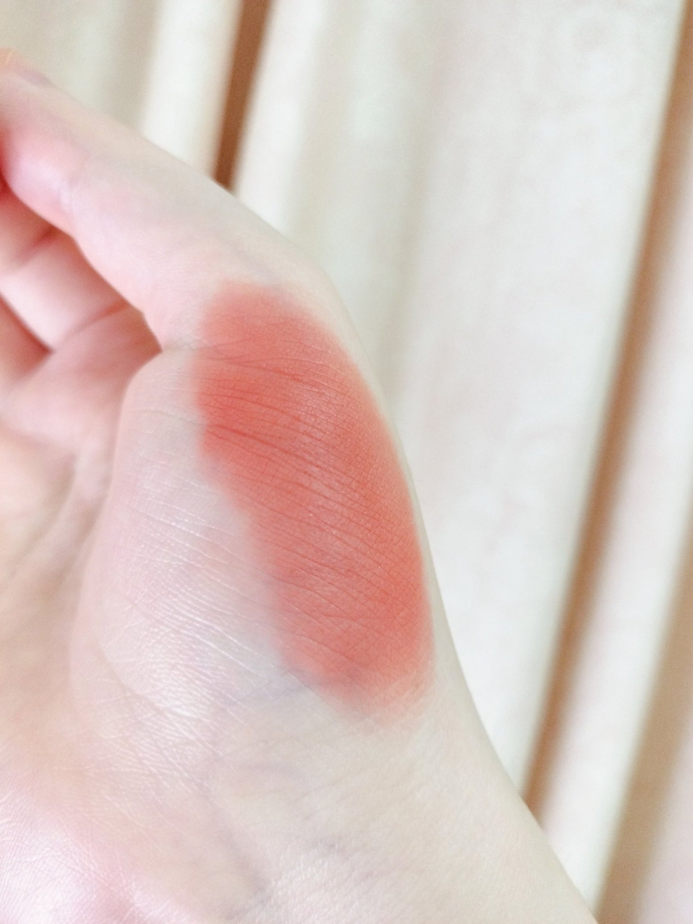 ウォーターブラーリングフィクシングティント/wakemake/リップティントを使ったクチコミ(5枚目)