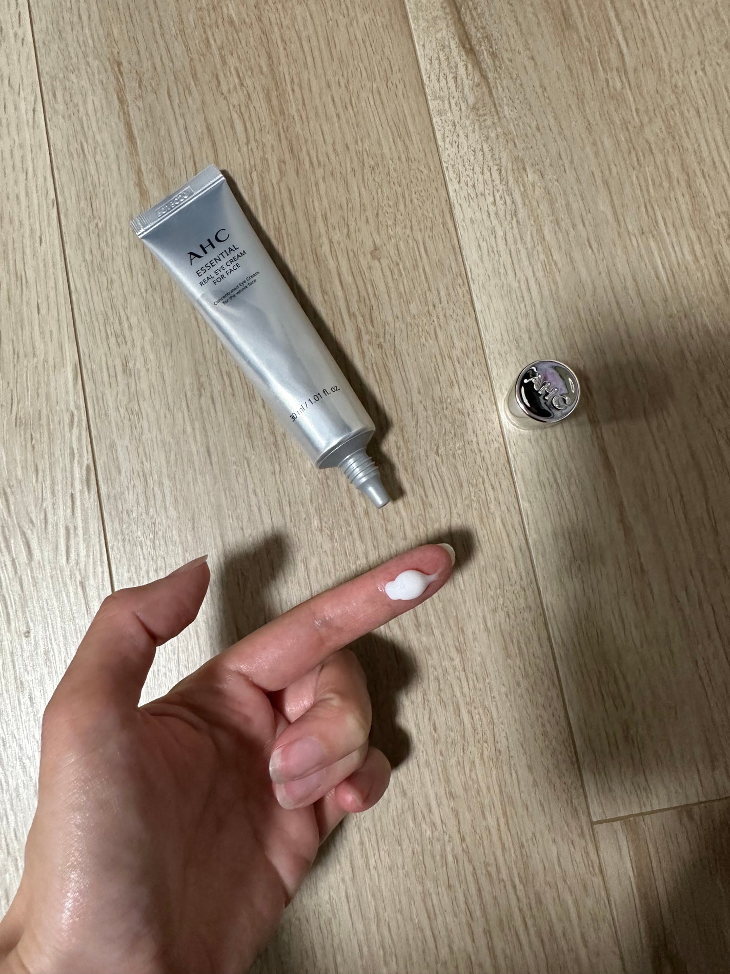 エッセンシャル リアル アイクリーム フォーフェイス/AHC/アイケア・アイクリームを使ったクチコミ(4枚目)