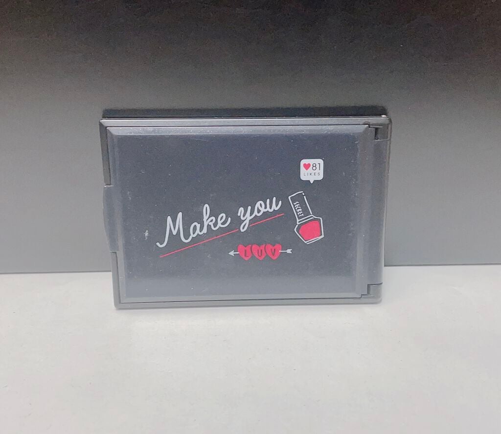 SRS on LIPS 「〜私のポーチ事情〜みなさんは、ポーチに何を入れていますか?今回..」(4枚目)