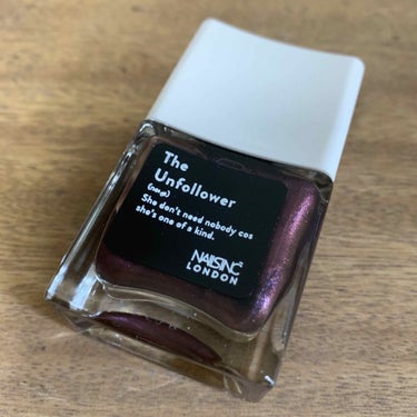 nails inc. ライフ ハック のクチコミ「‪NAILSINC 「The Unfollower」 細かいパールの光沢がきれい。刷毛の形状が.....」（2枚目）