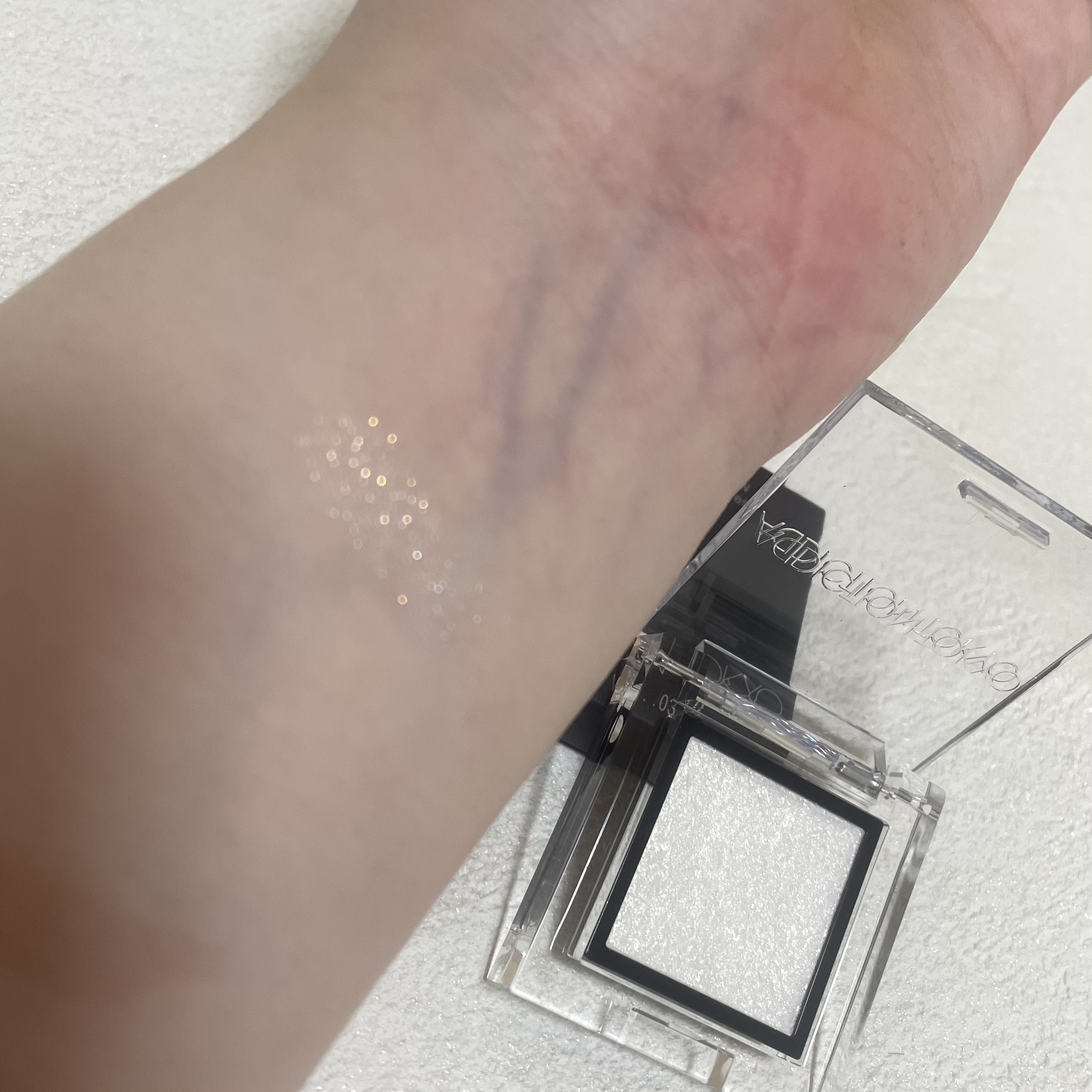  アディクション　ザ アイシャドウ プリズム/ADDICTION/単色アイシャドウを使ったクチコミ（2枚目）