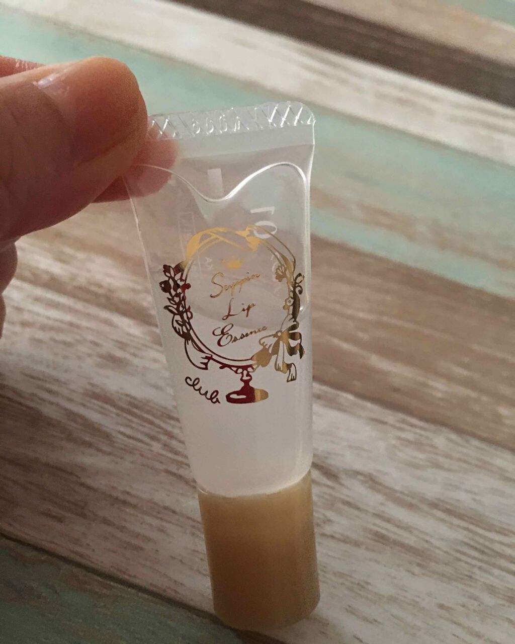 すっぴんリップエッセンス 01 クリア/クラブ/リップ美容液を使ったクチコミ（2枚目）