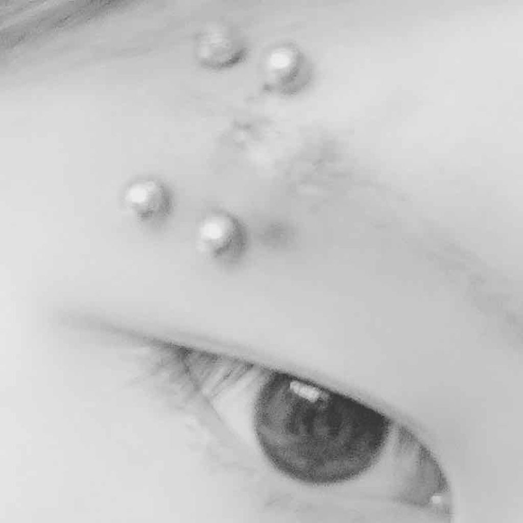 ぜろ on LIPS 「たまに急に思い出して始めるピアスここに開いてますよのコーナーピ..」(2枚目)