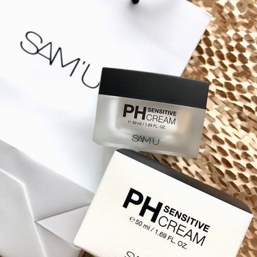 .
￣￣￣￣￣￣￣￣￣￣￣￣￣￣￣
🤍SAM'U (サミュ)

PH SENSITIVE CREAM

￣￣￣￣￣￣￣￣￣￣￣￣￣￣￣
最近話題になっているサミュのpHセンシティブクリーム。🤍🖤FFさん