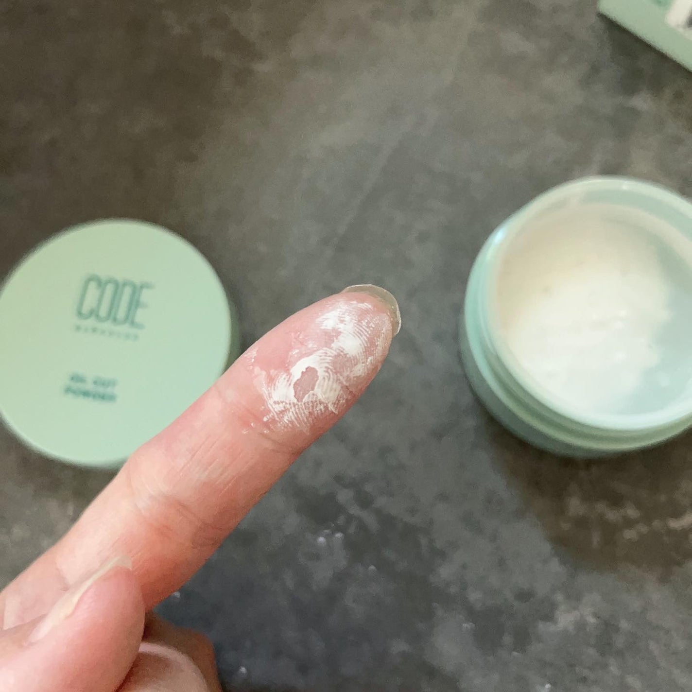 オイルカットパウダー/CODE GLO KOLOR/プレストパウダーを使ったクチコミ(4枚目)