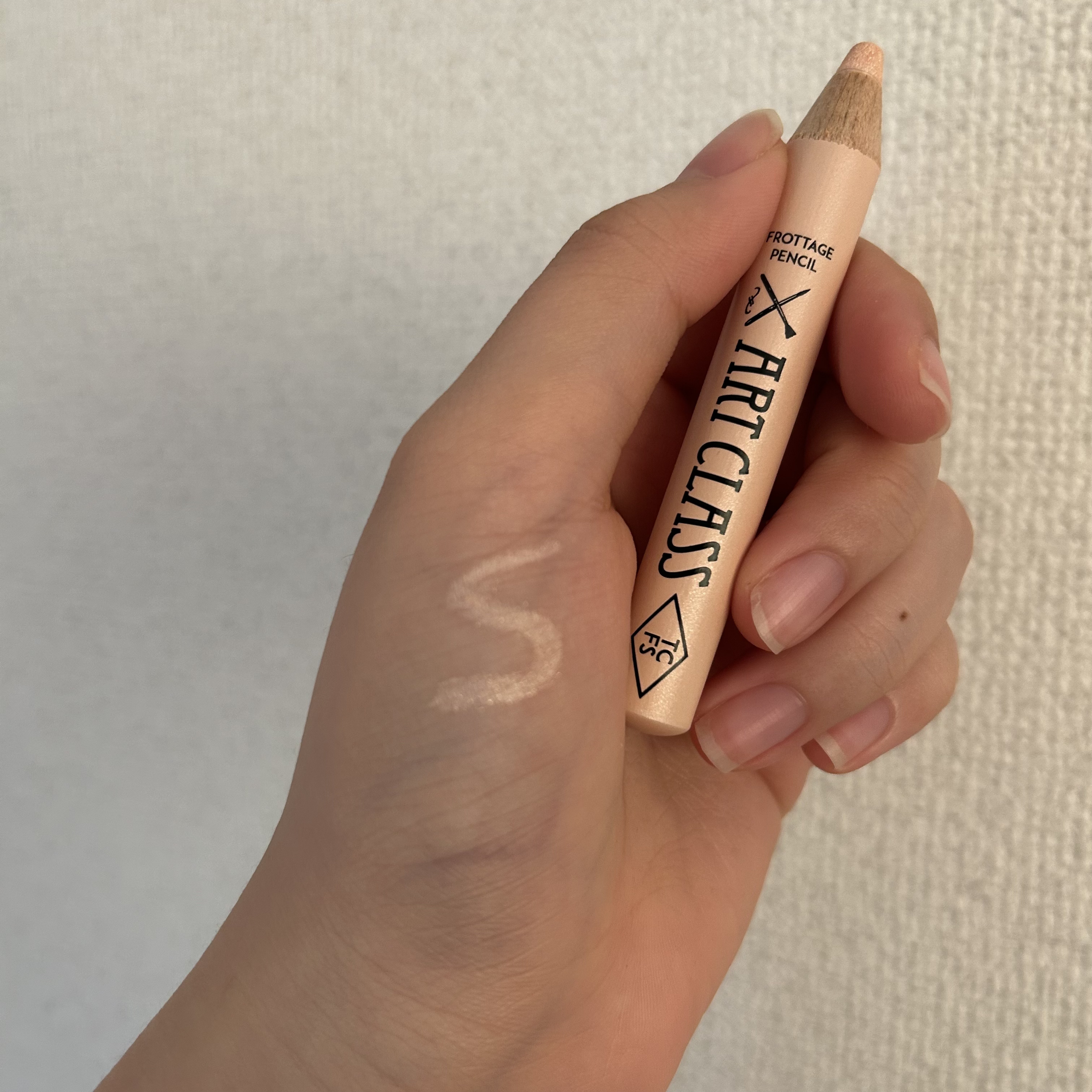 アートクラス フロッタージュペンシル #11 Dew Beige(デューベージュ)/too cool for school/スティックアイシャドウを使ったクチコミ（2枚目）