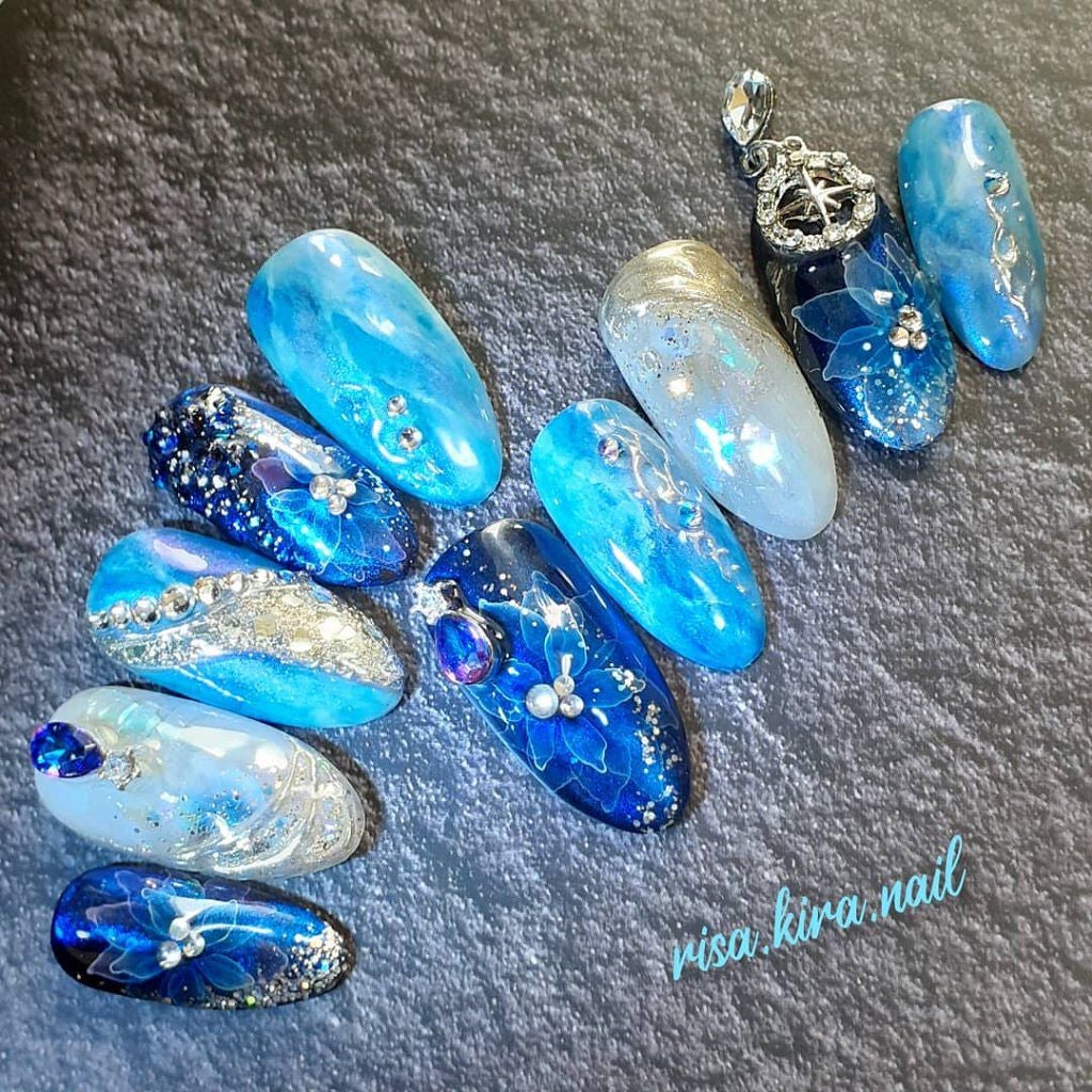 r.kira.nail on LIPS 「こちらもオーダーチップです🤗ブルーでお任せ頂きました😄✨お客様..」(1枚目)