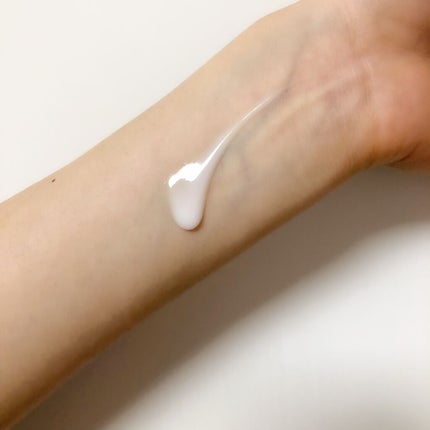 プレミアムボディミルク ホワイトニング【医薬部外品】		/ニベア/ボディミルクを使ったクチコミ(3枚目)