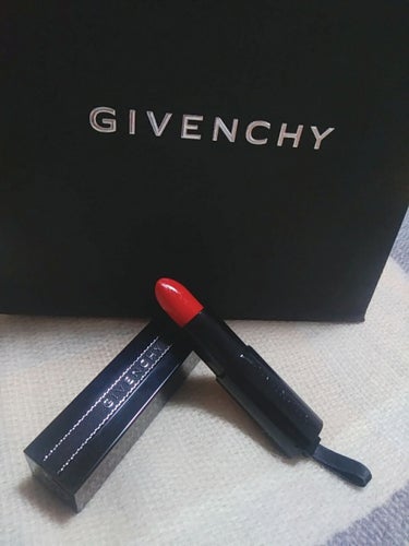 ▷GIVENCHY
▷ルージュ　アンテルディ　14番（4,000円）

オレンジっぽい発色
濃すぎず上品さがあるので使いやすい
香りはやや強め
縦じわや乾燥は今のところなし
#はじめての投稿