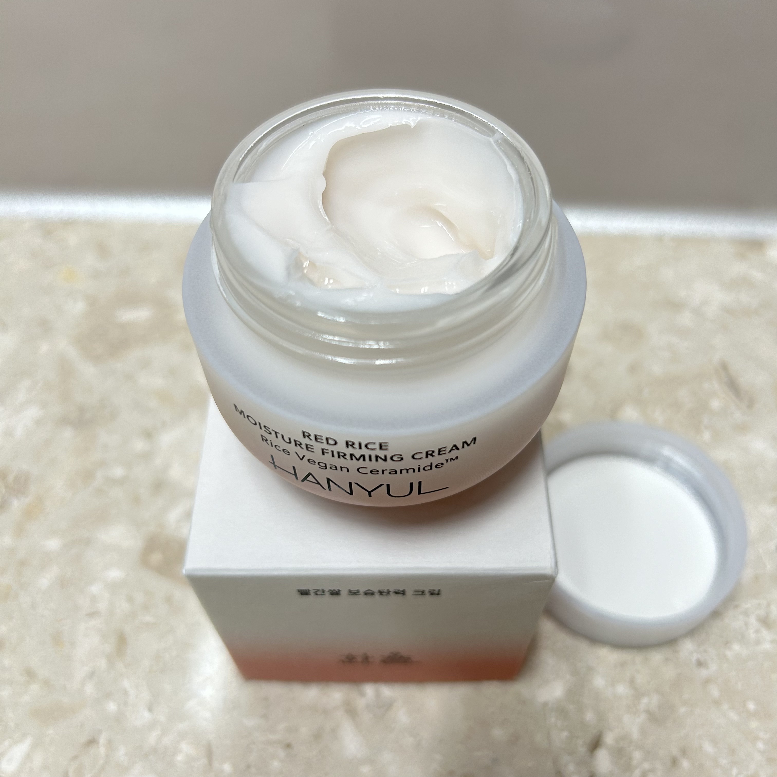 HANYUL(ハンユル) 米エキス 保湿クリームのクチコミ「肌の表面だけじゃなく、お肌の奥から潤いとハリを感じられるHANYULの米エキス保湿クリーム。
.....」（2枚目）