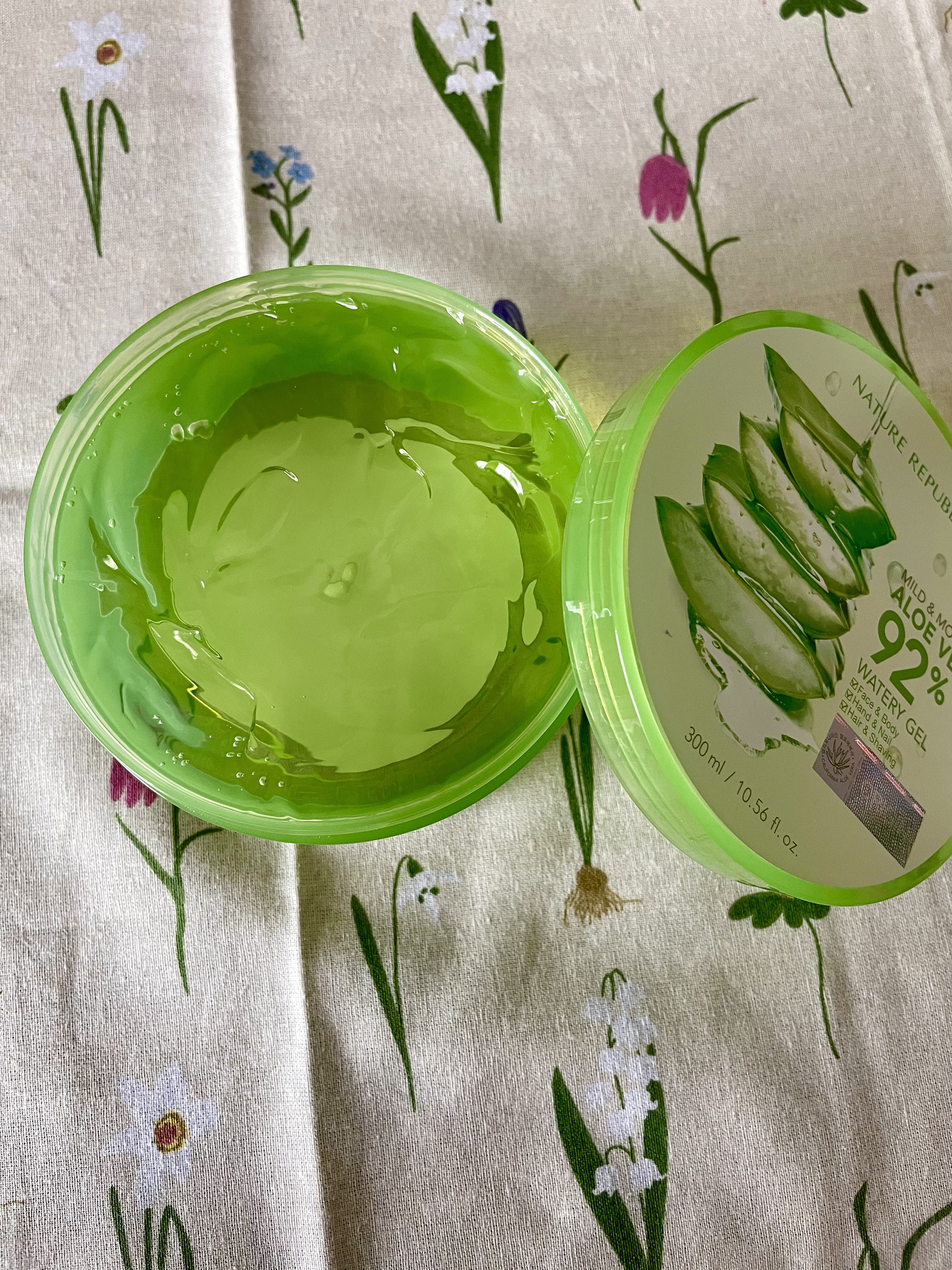 マイルド＆モイスチャーアロエジェル/ネイチャーリパブリック/ボディローションを使ったクチコミ（2枚目）