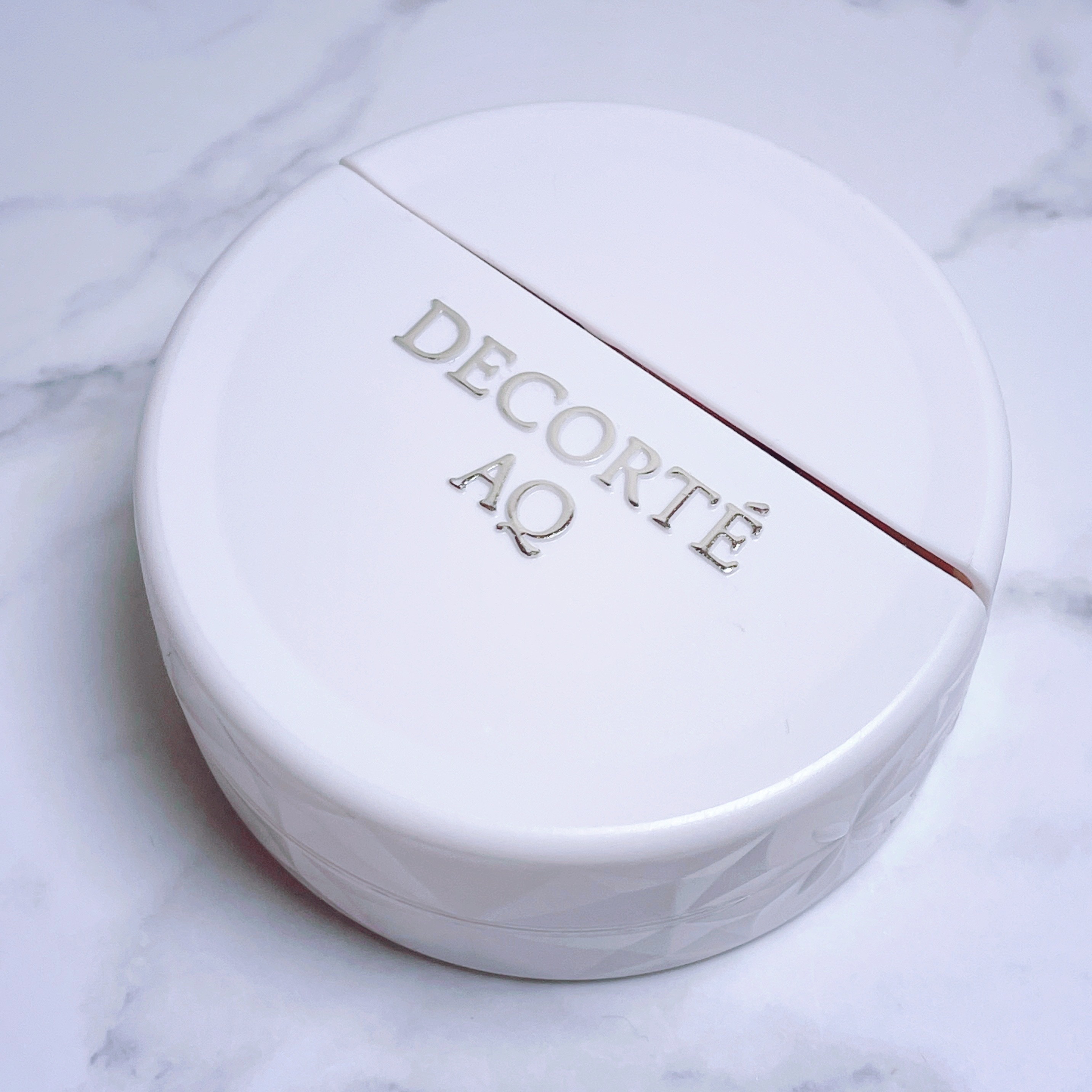 🫧𝕞𝕖𝕖︎︎🫧のクチコミ「めっちゃおすすめ💎手肌の透明感UPやシワ改善もできるDECORTEの薬用ハンドエッセンス。

.....」（3枚目）