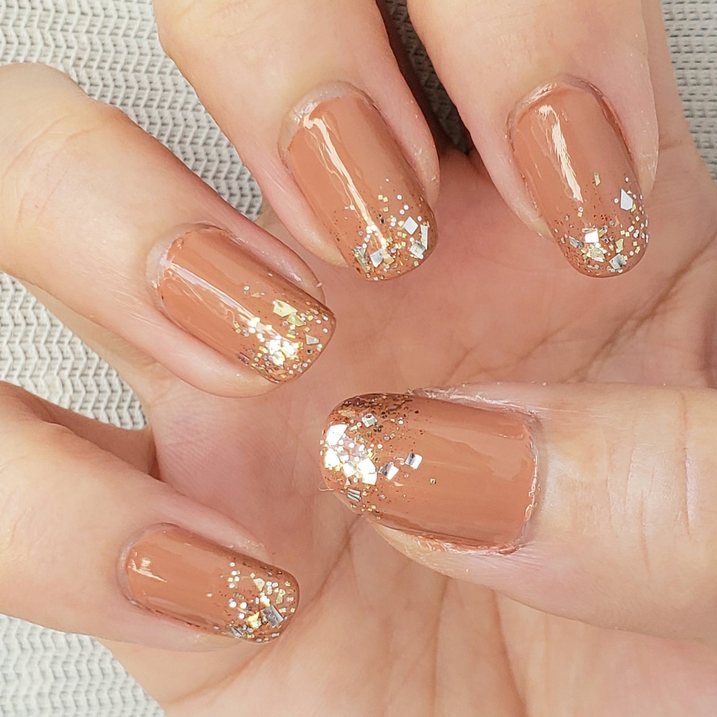 土木系おねいさん on LIPS 「今日のネイル💅落ち着いたオレンジベージュに、シャンパンゴールド..」(4枚目)