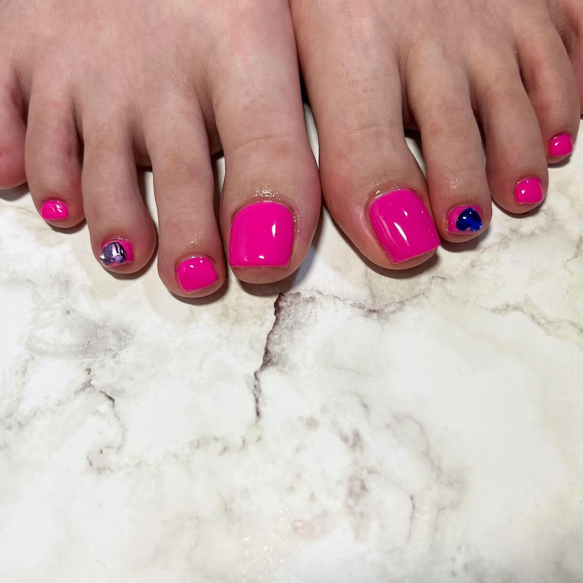 cst on LIPS 「#neon#neoncolors#ネオンネイル#ネオンピンク#..」(3枚目)