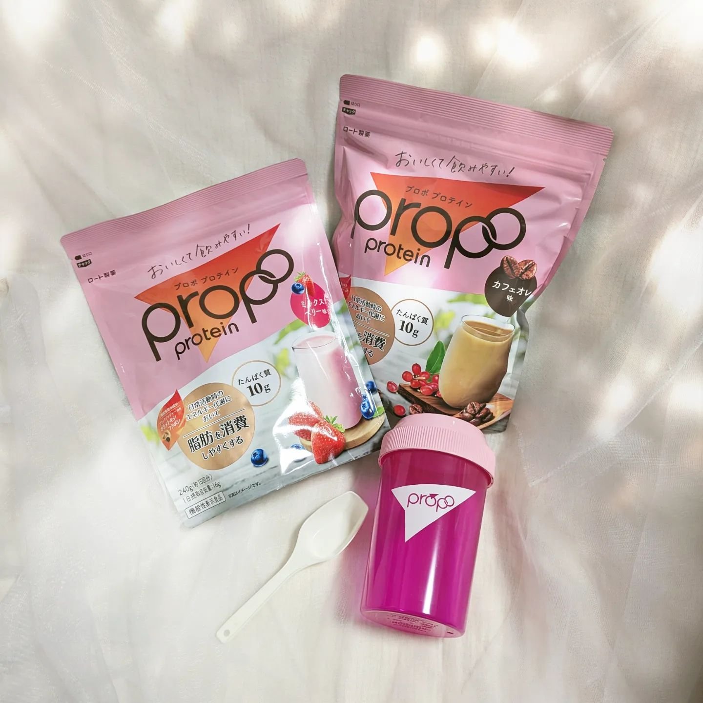 プロポ　プロテイン
［機能性表示食品］
・ミックスベリー味
・カフェオレ味

1日1杯［目安］で
簡単おいしい習慣を✨

✔ブラックジンジャー由来
ポリメトキシフラボン12mg※1配合
※1 1回(16g)当たり

日常生活で脂肪を消費した