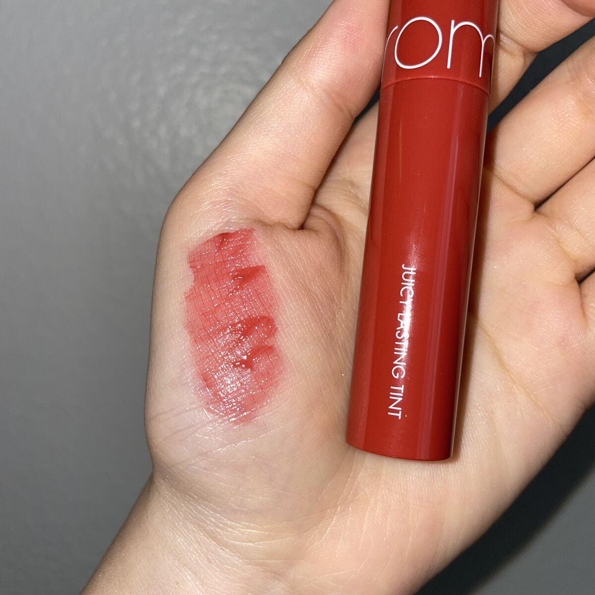 ジューシーラスティングティント/rom&nd/リップティントを使ったクチコミ（3枚目）