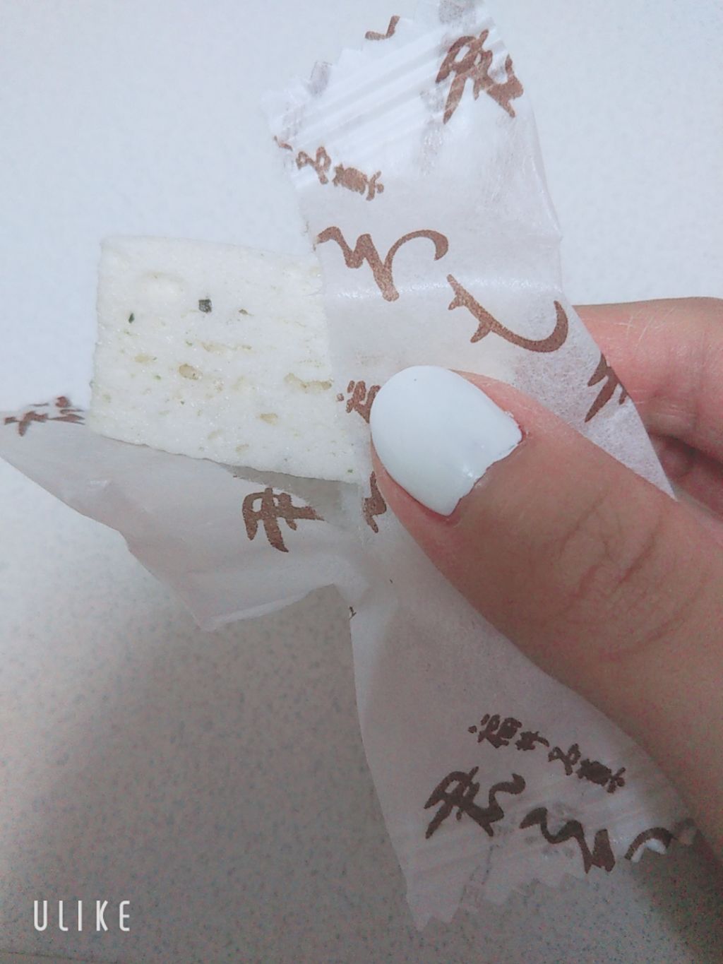 sparkle_gloss_bqg on LIPS 「越前和紙をイメージしたお菓子口に入れたらほろほろ〜って溶けて、..」(2枚目)