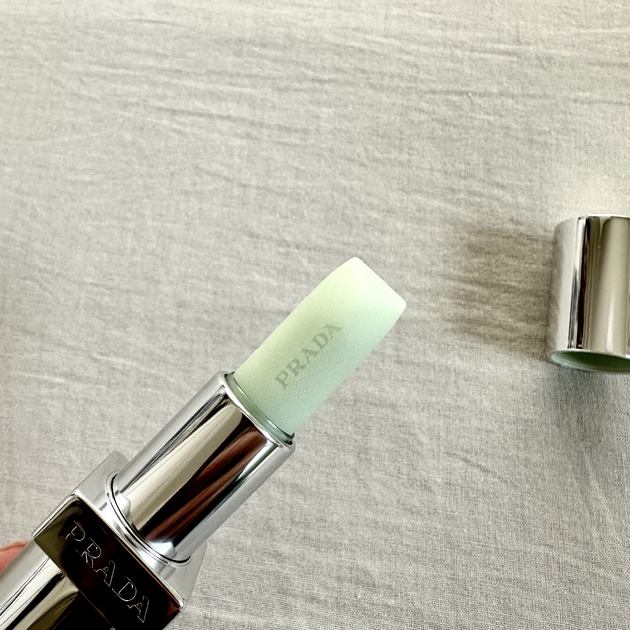 リップ バーム オプティマイジング ケア/PRADA BEAUTY/リップバームを使ったクチコミ（2枚目）