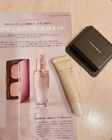 cover mark
●モイスチュア　チャージ　セラム
《導入美容液》サンプル10ml
●フローレス　フィット　FR20
SPF35・PA+++
サンプルサイズ　1.6g
SPUR2月号　特別付録


