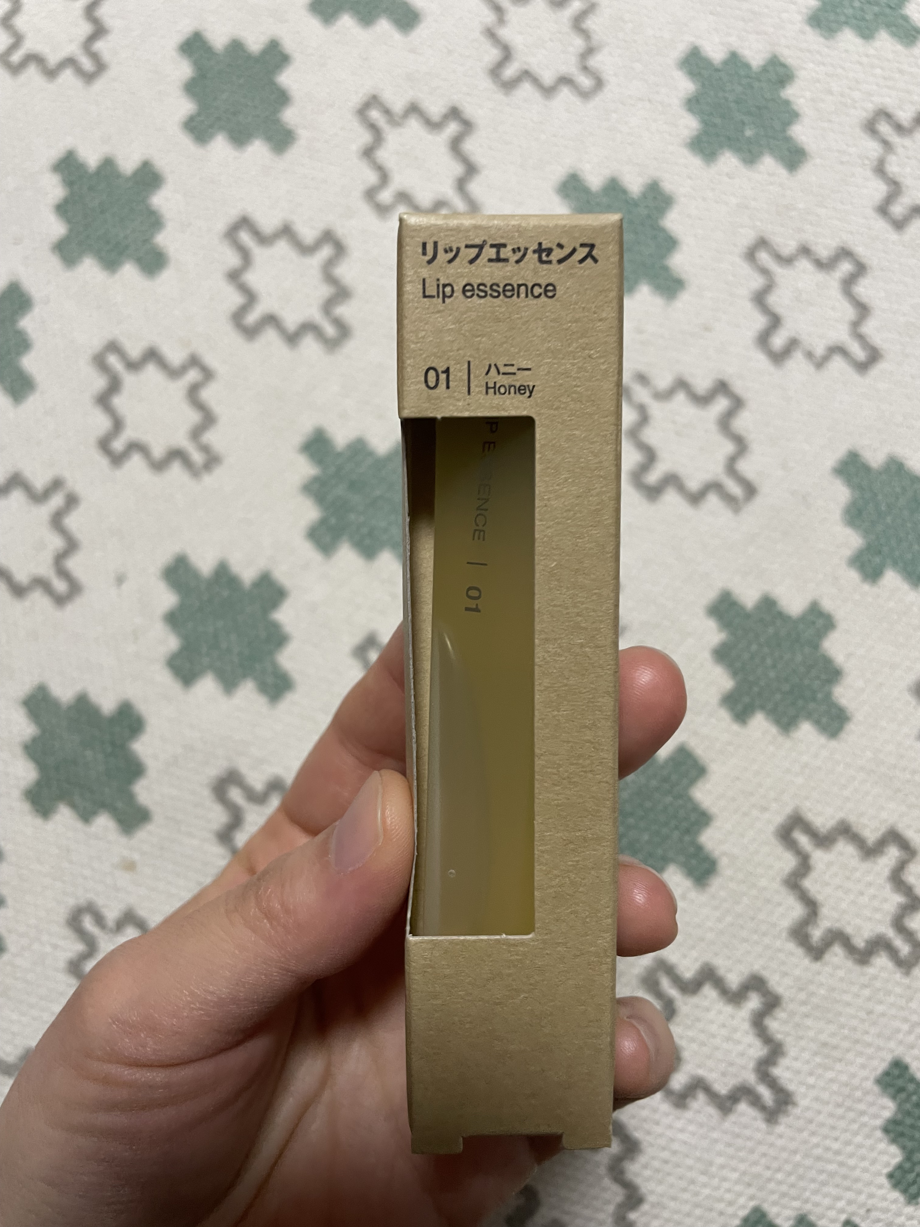 
無印良品のリップエッセンス 01ハニー

地元の無印では
ずーっと欠品続いてて
やーっと買えた！！