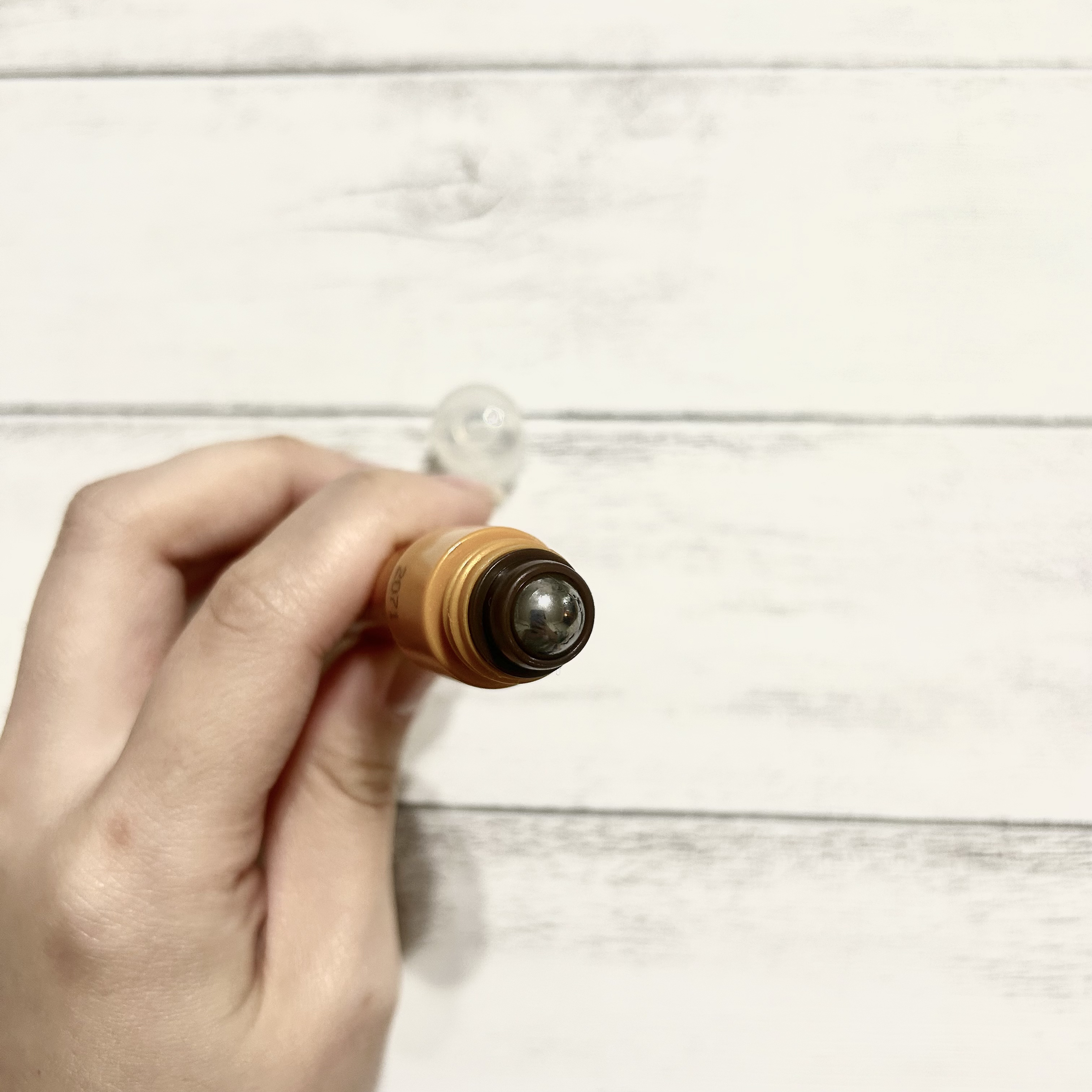 カントリー&ストリーム ナチュラルアイロールオンNのクチコミ「 カントリー&ストリーム
ハニー　アイロールオン 15ml

現在はリニューアルしているようで.....」（2枚目）