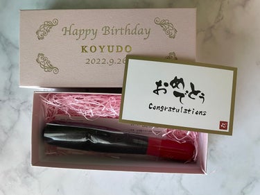 KOYUDOさんの名前入りメイクブラシを
いただいちゃいました！

明日が誕生日なんですが1日フライングで下さいました。

嬉しい😆❤️


毎日のメイクが楽しくなる熊野筆のフサフサブラシです。

#メ