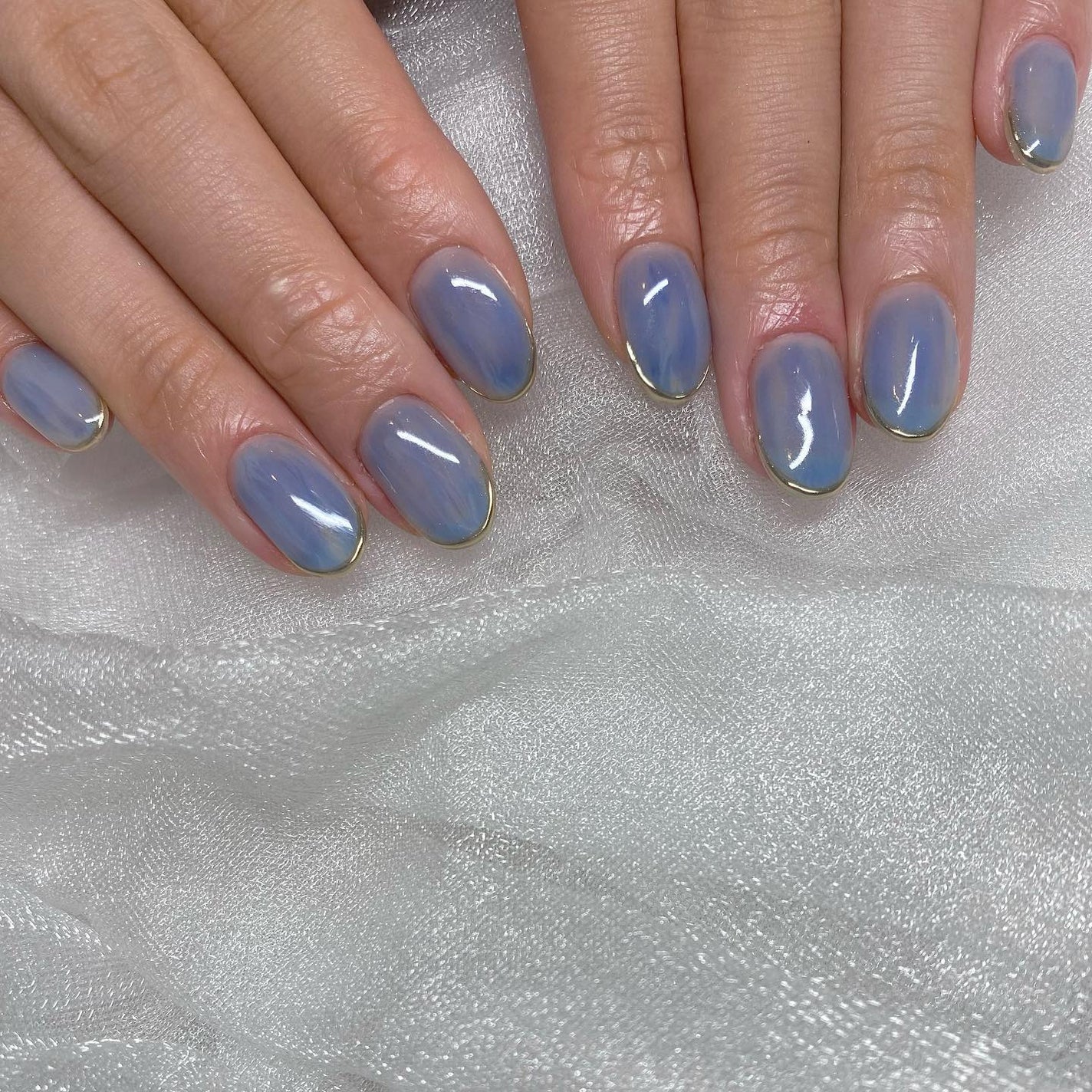 kanna on LIPS 「・・・絶妙ブルーのニュアンスにゴールドミラーライン💙✨なんとな..」(1枚目)